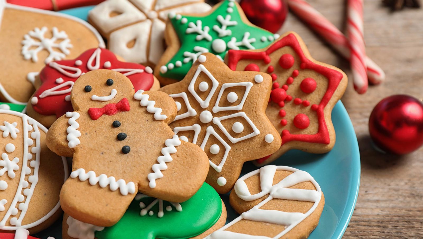 Atelier fabrication de petits sablés de Noël,  ...