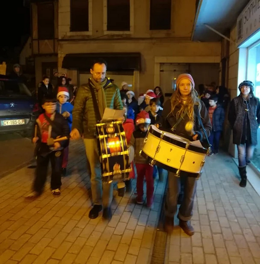 Défilé musical de Noël par l'école de musique  ...