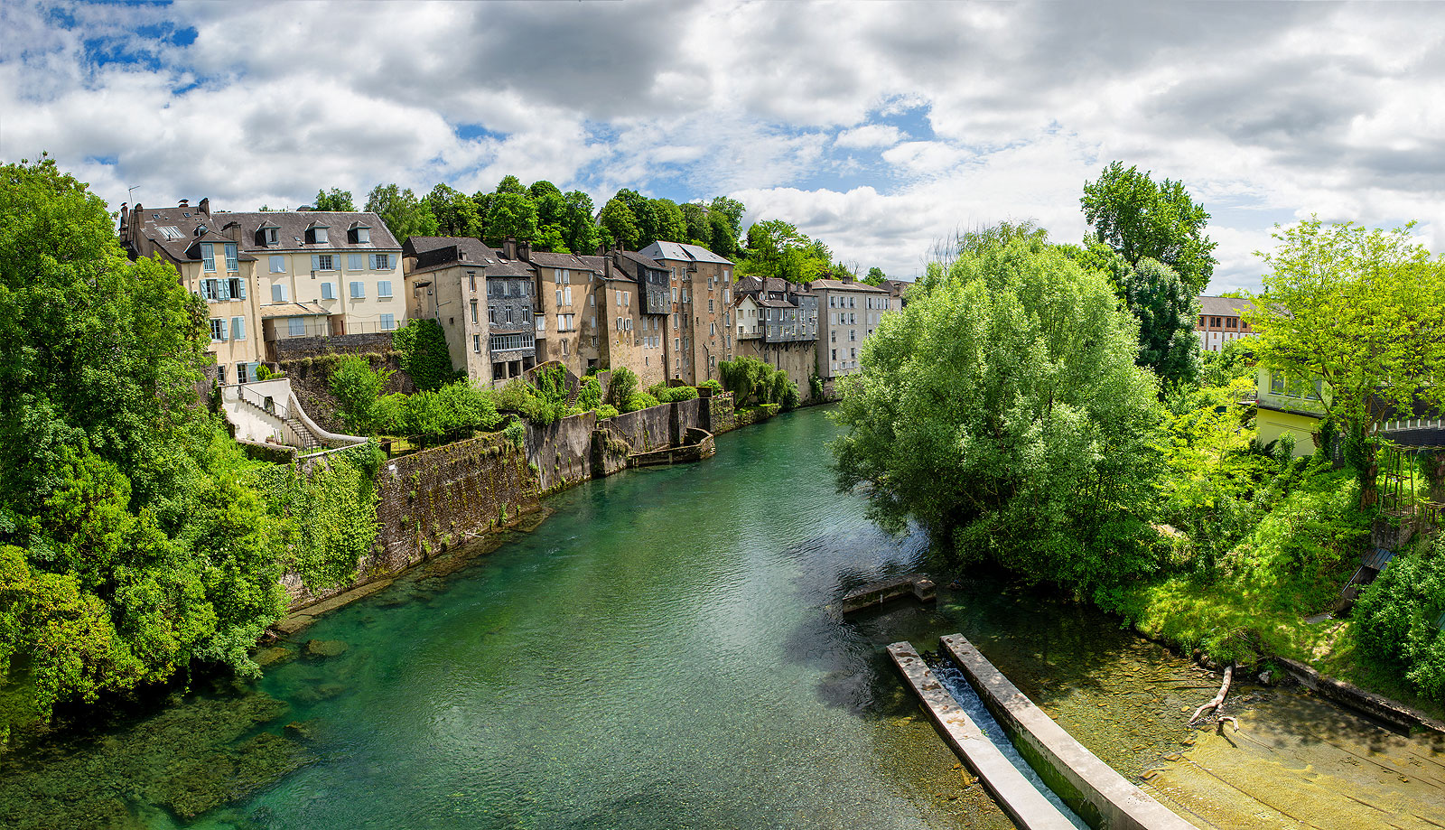 Woman in Oloron-Sainte-Marie