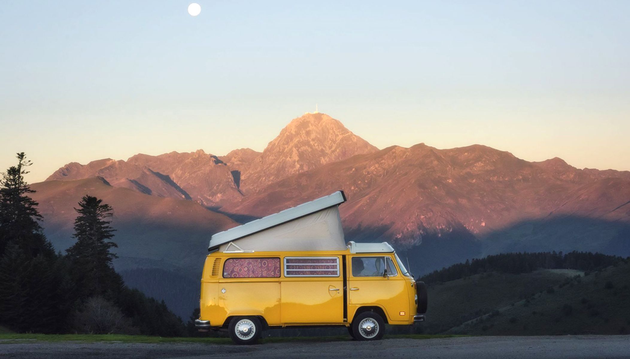 Ici, Là-bas et Partout : Location de Vans aménagés, pour un road-trip dans les Pyrénées, au Pays Basque ou dans le Béarn
